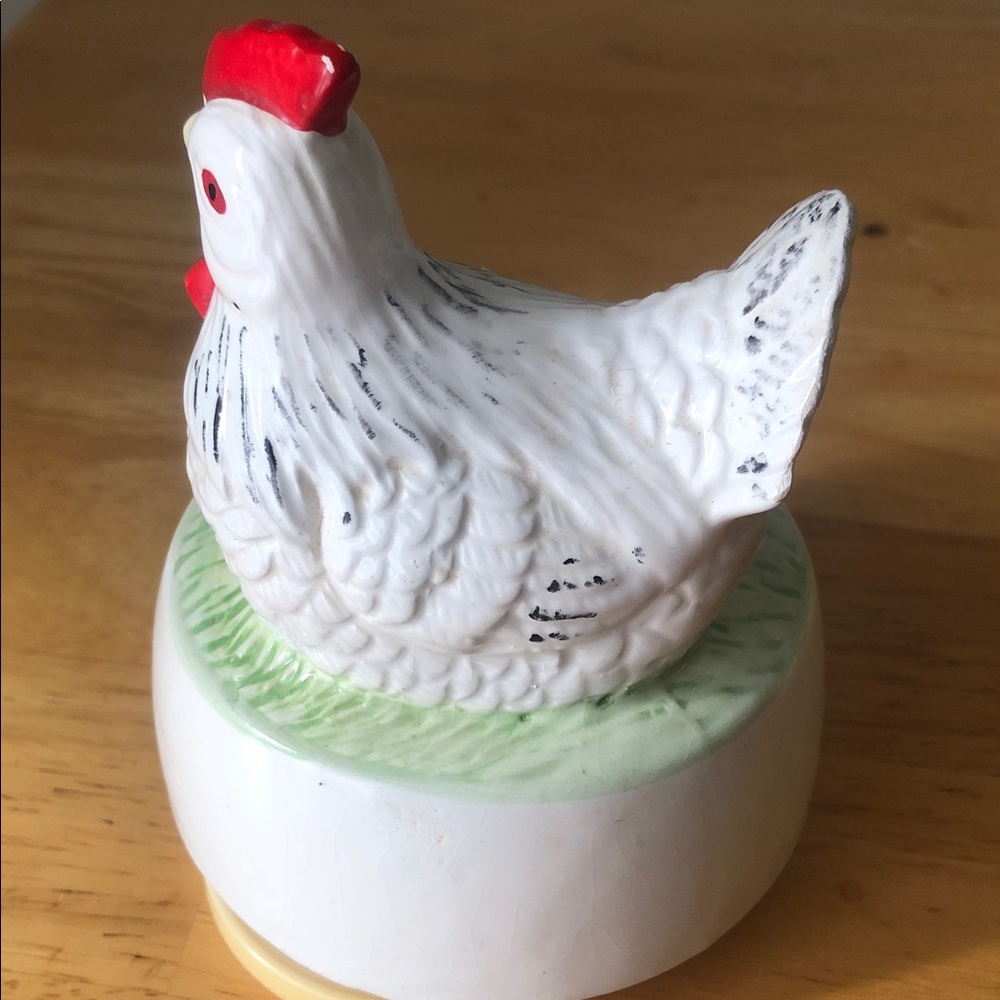 Ceramic rare VTG Hen and Chick Figurine - White with Red Accents - Picture 6 of 7